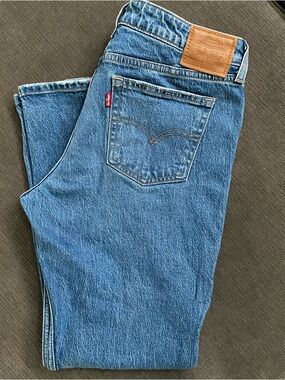 Levi’s low pitch straight premium big E denim. Size 30